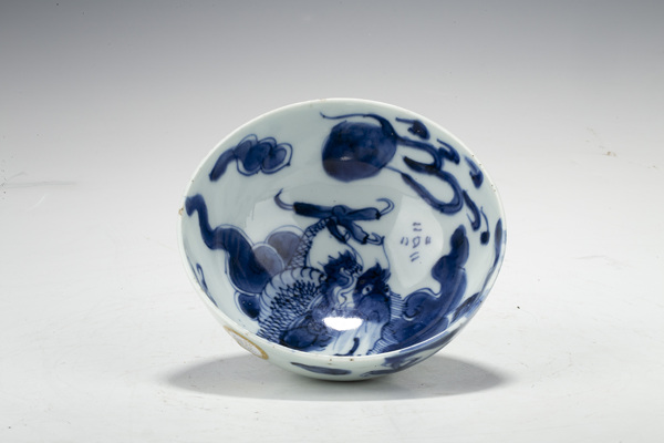 古玩陶瓷清早·青花過墻龍紋碗拍賣，當前價格18000元