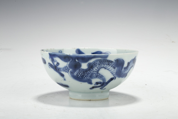 古玩轉(zhuǎn)賣清早·青花過墻龍紋碗拍賣,當(dāng)前價(jià)格1000元