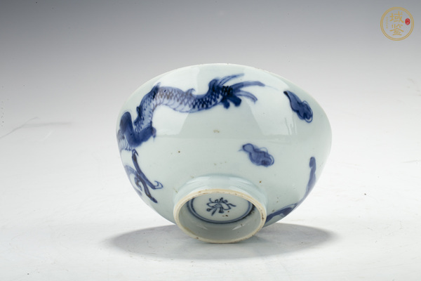 古玩陶瓷清早·青花過墻龍紋碗真品鑒賞圖