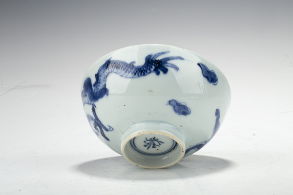 古玩陶瓷清早·青花過墻龍紋碗拍賣，當前價格18000元