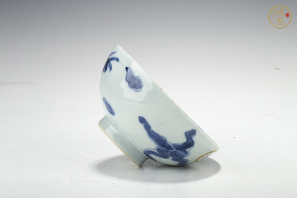 古玩陶瓷清早·青花過墻龍紋碗真品鑒賞圖