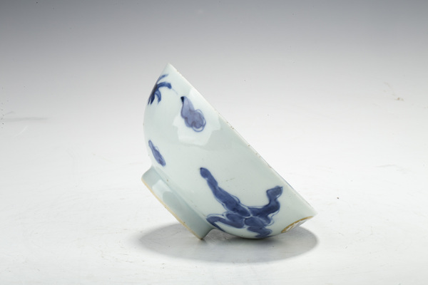 古玩陶瓷清早·青花過墻龍紋碗拍賣，當前價格18000元