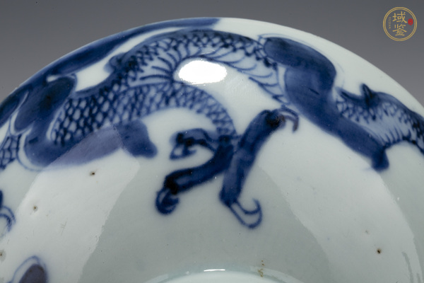 古玩陶瓷清早·青花過墻龍紋碗真品鑒賞圖