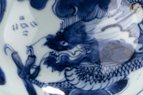 古玩陶瓷清早·青花過墻龍紋碗真品鑒賞圖