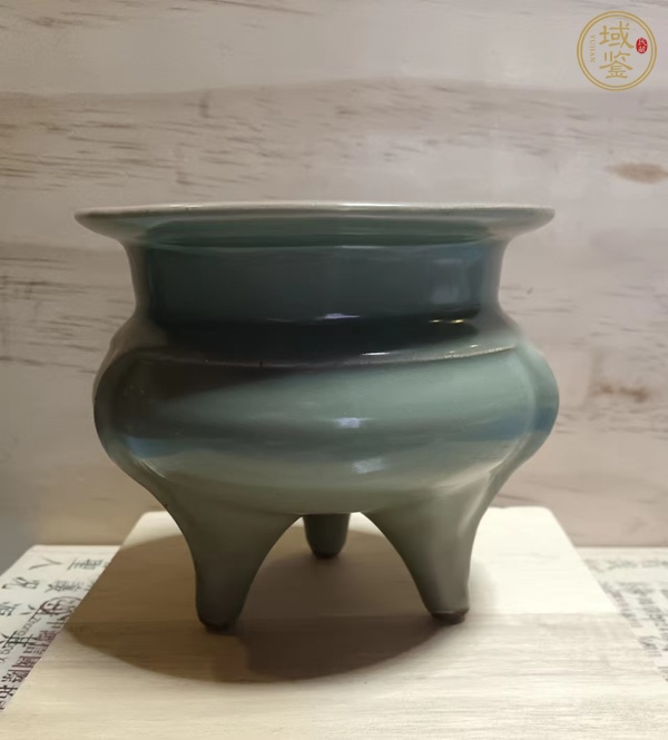 古玩陶瓷龍泉窯鬲式爐真品鑒賞圖