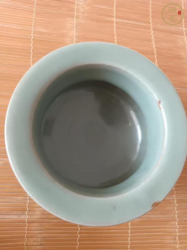 古玩龍泉窯鬲式爐真品鑒賞圖