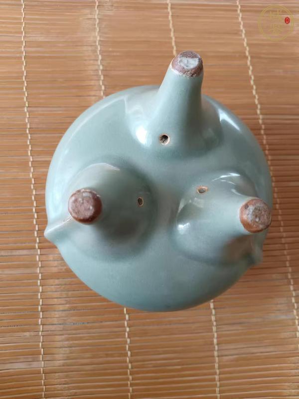 古玩陶瓷龍泉窯鬲式爐真品鑒賞圖