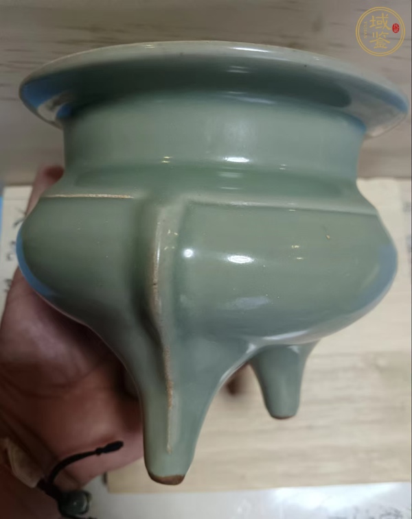 古玩陶瓷龍泉窯鬲式爐真品鑒賞圖