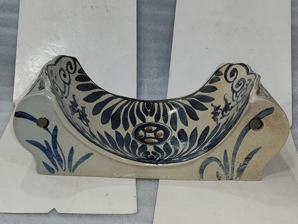 古玩陶瓷青花鏤空瓷枕拍賣，當(dāng)前價格1880元