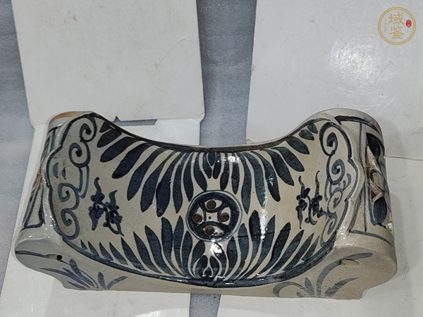 古玩陶瓷青花鏤空瓷枕真品鑒賞圖