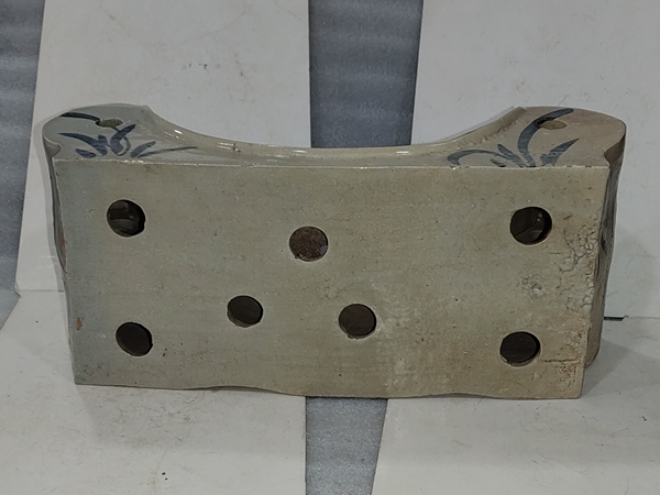 古玩陶瓷青花鏤空瓷枕拍賣，當(dāng)前價格1880元
