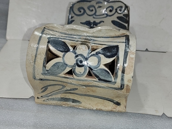 古玩陶瓷青花鏤空瓷枕拍賣，當(dāng)前價格1880元