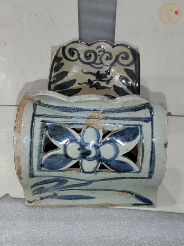 古玩陶瓷青花鏤空瓷枕真品鑒賞圖