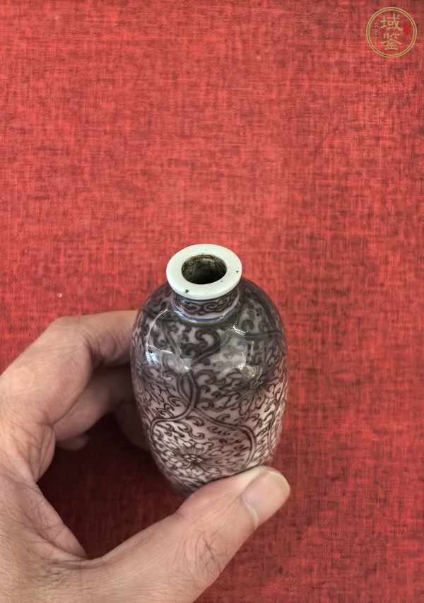 古玩陶瓷釉里紅花卉紋鼻煙壺真品鑒賞圖