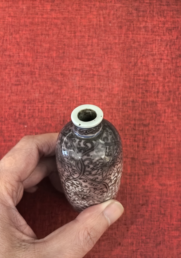 古玩陶瓷清中期釉里紅花卉紋鼻煙母壺拍賣，當(dāng)前價(jià)格18888元
