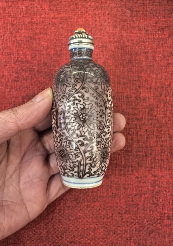 古玩陶瓷清中期釉里紅花卉紋鼻煙母壺拍賣,當(dāng)前價(jià)格18888元