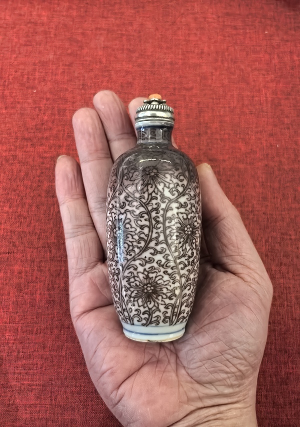古玩陶瓷清中期釉里紅花卉紋鼻煙母壺拍賣,當(dāng)前價(jià)格18888元