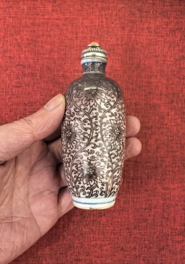 古玩陶瓷清中期釉里紅花卉紋鼻煙母壺拍賣,當(dāng)前價(jià)格18888元