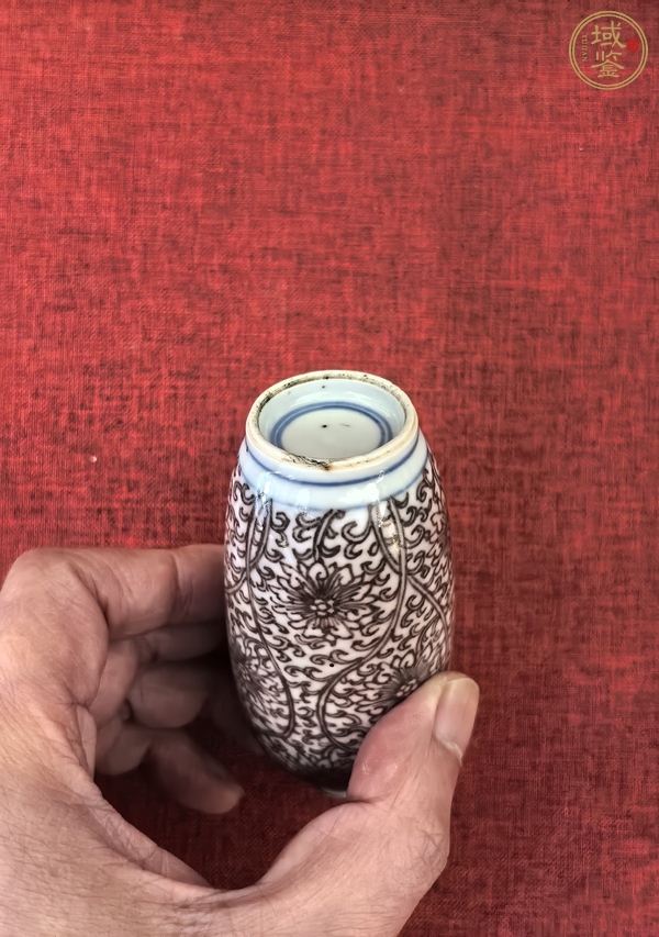 古玩陶瓷釉里紅花卉紋鼻煙壺真品鑒賞圖