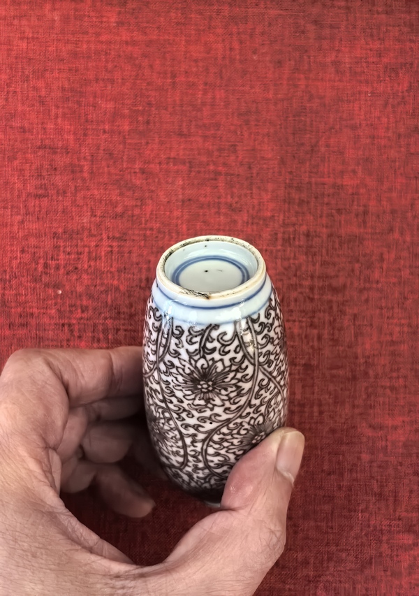 古玩陶瓷清中期釉里紅花卉紋鼻煙母壺拍賣,當(dāng)前價(jià)格18888元