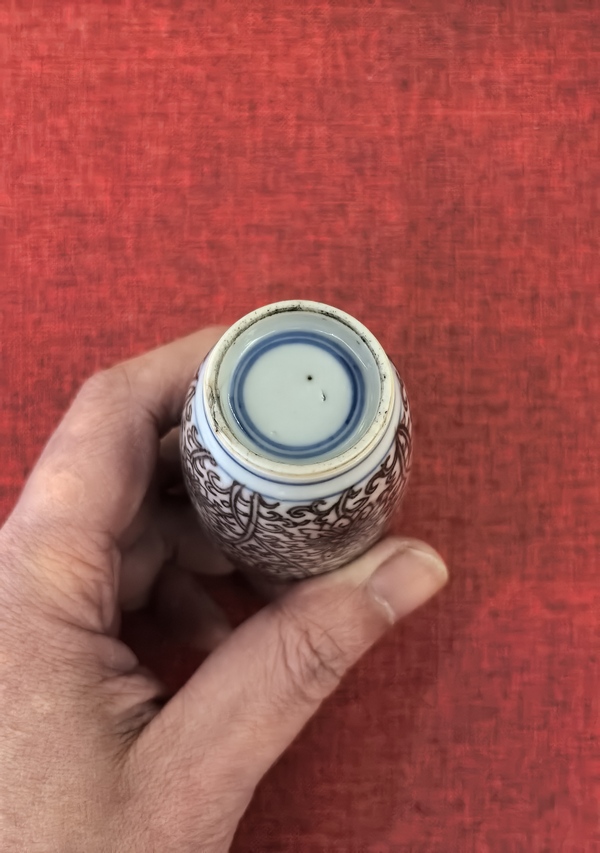 古玩陶瓷清中期釉里紅花卉紋鼻煙母壺拍賣，當(dāng)前價(jià)格18888元