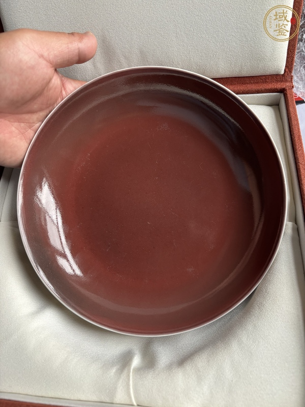 古玩陶瓷祭紅釉臥盤真品鑒賞圖
