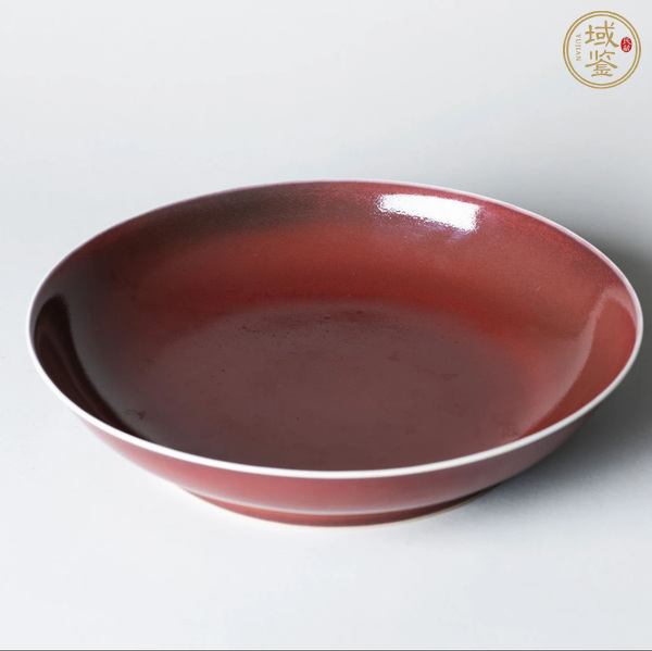 古玩陶瓷祭紅釉臥盤真品鑒賞圖