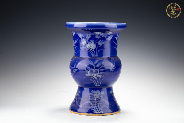 古玩陶瓷晚清·藍(lán)釉堆白花卉紋渣斗真品鑒賞圖