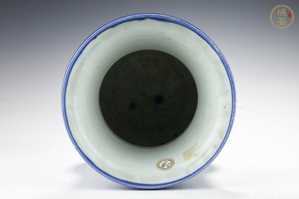 古玩陶瓷晚清·藍(lán)釉堆白花卉紋渣斗真品鑒賞圖