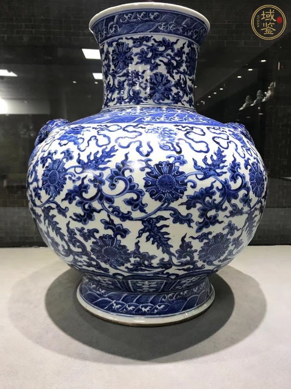 古玩陶瓷青花纏枝花卉紋鋪首尊真品鑒賞圖