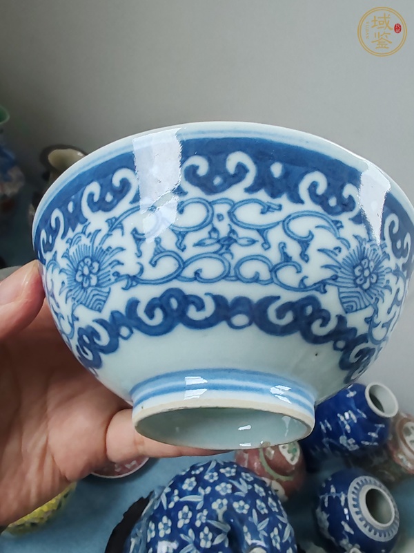 古玩陶瓷青花纏枝花卉紋碗真品鑒賞圖