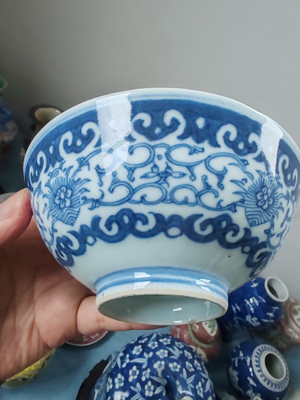 古玩陶瓷清嘉慶時期青花纏枝花卉紋碗拍賣,當前價格980元