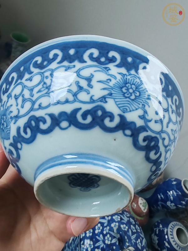 古玩陶瓷青花纏枝花卉紋碗真品鑒賞圖
