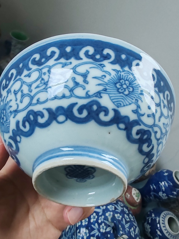 古玩陶瓷清嘉慶時期青花纏枝花卉紋碗拍賣,當前價格980元