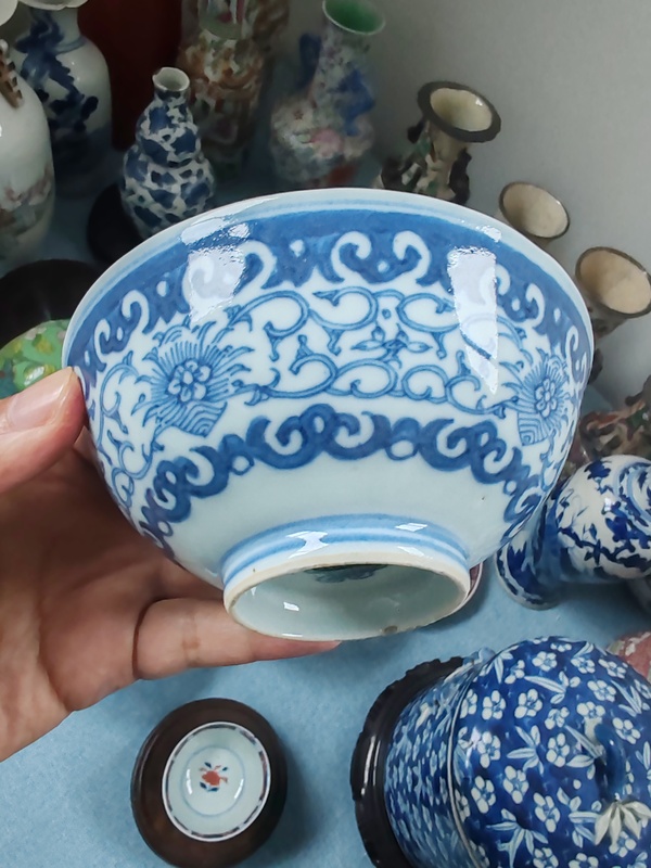 古玩陶瓷清嘉慶時期青花纏枝花卉紋碗拍賣,當前價格980元