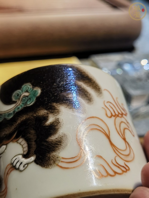 古玩陶瓷五彩獅子紋蓋缸真品鑒賞圖