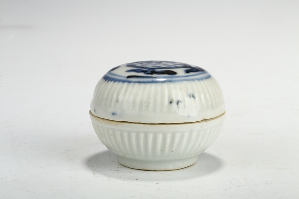 古玩陶瓷明晚·青花花卉紋蓋盒拍賣，當(dāng)前價(jià)格980元