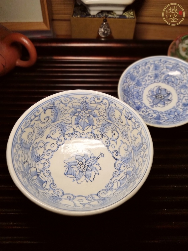 古玩陶瓷冬青釉內(nèi)青花花卉紋蓋碗真品鑒賞圖