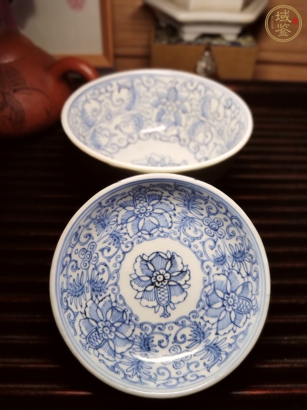 古玩陶瓷冬青釉內(nèi)青花花卉紋蓋碗真品鑒賞圖