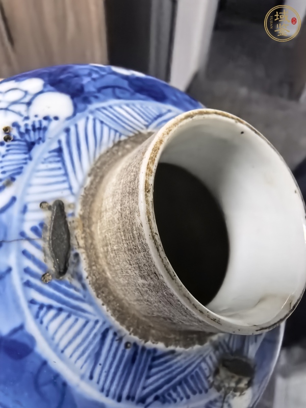 古玩陶瓷青花留白梅紋罐真品鑒賞圖