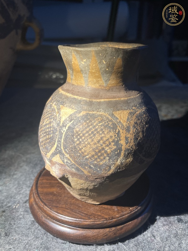 古玩陶瓷馬家窯文化馬廠類型彩陶單耳罐真品鑒賞圖