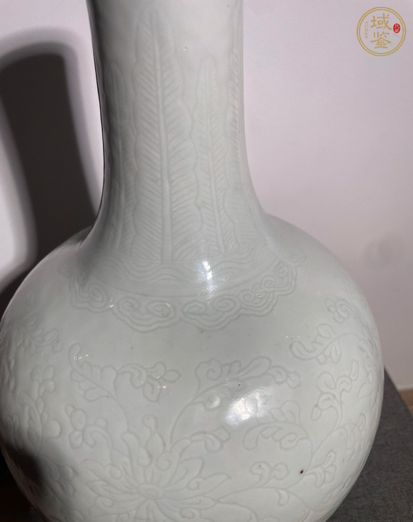 古玩陶瓷刻花天球瓶真品鑒賞圖