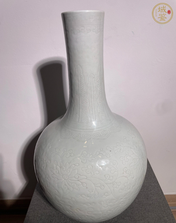 古玩陶瓷刻花天球瓶真品鑒賞圖