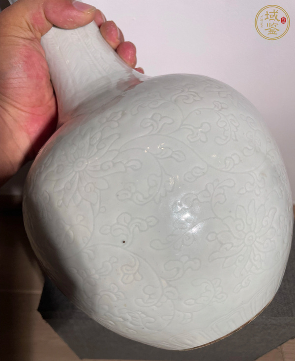 古玩陶瓷刻花天球瓶真品鑒賞圖