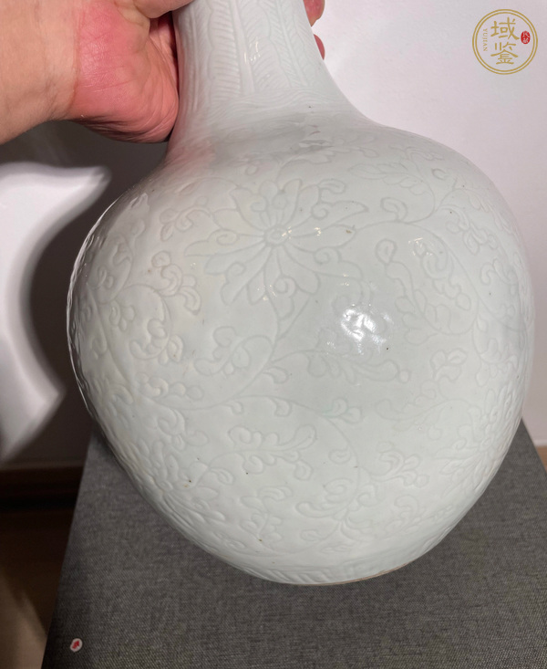古玩陶瓷刻花天球瓶真品鑒賞圖