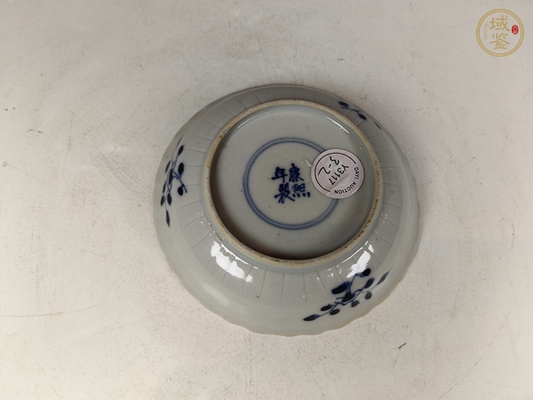 古玩陶瓷清晚纏枝花卉紋青花花口盤真品鑒賞圖
