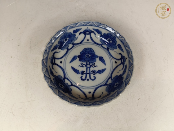 古玩陶瓷清晚纏枝花卉紋青花花口盤真品鑒賞圖