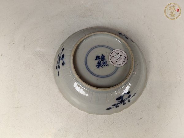 古玩陶瓷清晚纏枝花卉紋青花花口盤真品鑒賞圖
