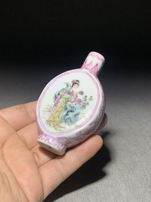 古玩陶瓷民國粉彩鼻煙壺拍賣,當前價格9999元
