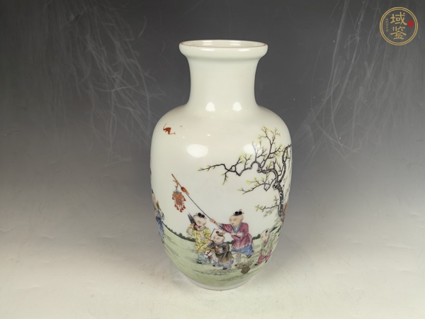 古玩陶瓷民國五子登科庭院嬰戲紋粉彩賞瓶真品鑒賞圖